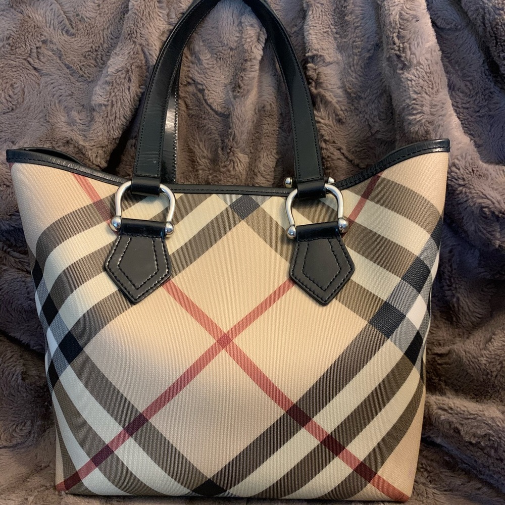 🔥 🔥AUTHENTIC BURBERRY HANDBAG🔥🔥